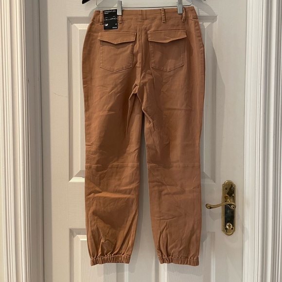 Woman’s straight leg pants - Picture 4 of 6